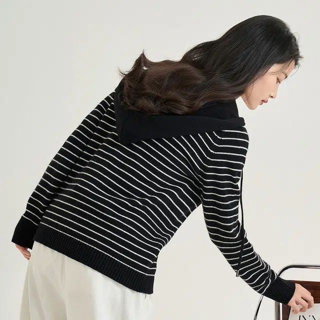 茵曼 休闲撞色条纹连帽抽绳宽松百搭开衫毛衣 女款
