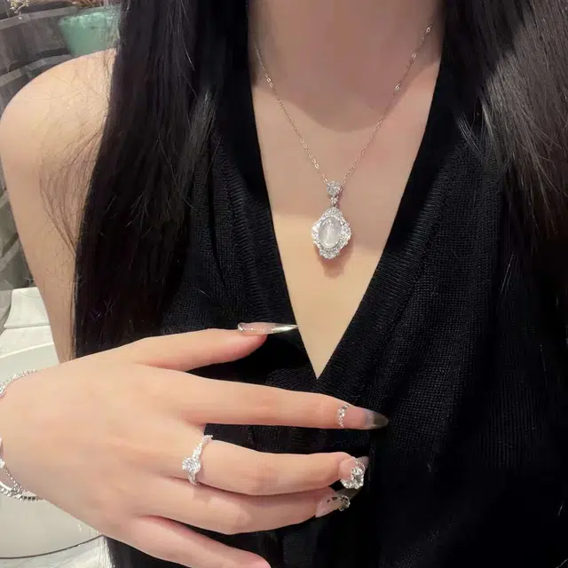 识恩 珠宝 法式 气质简约 高级感 精致 爱丽丝梦境 小众设计告白新中式国风大方优雅大气 冰透 玉髓 项链 女款