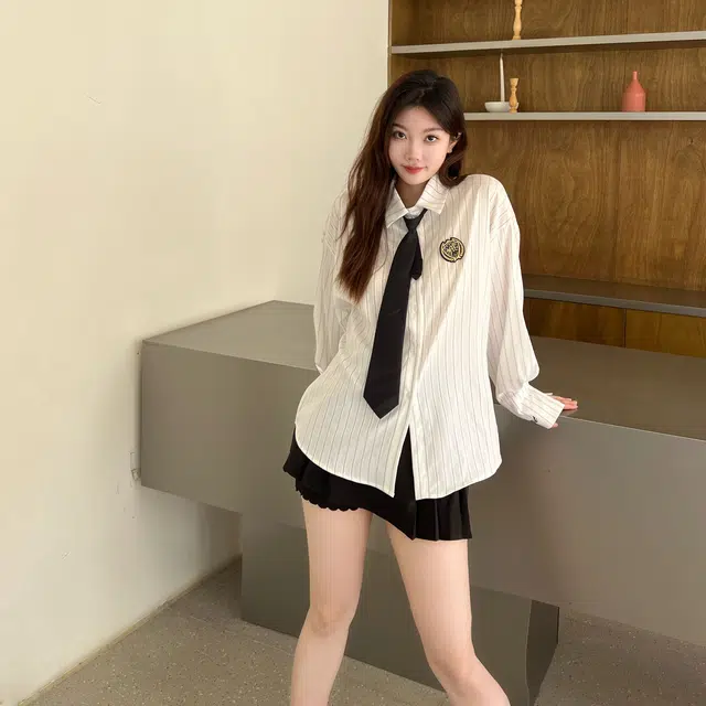 九条喵 竖条纹刺绣宽松长袖带领带制服 女款 象牙白
