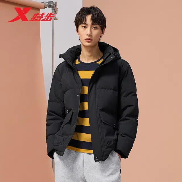 特步 都市系列 运动休闲简约连帽纯色拉链羽绒服 男款 深军绿
