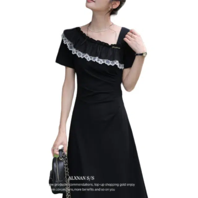 鹿向南 法式气质设计感黑色荷叶边纯色常规斜领自然腰短袖连衣裙 女款