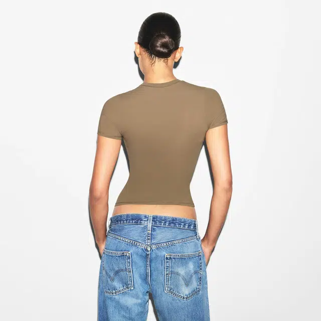 SKIMS SS25 FITS EVERYBODY T-SHIRT T
