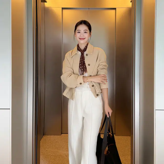 茵曼 复古灯芯绒巴恩风花苞百搭截短外套 女款