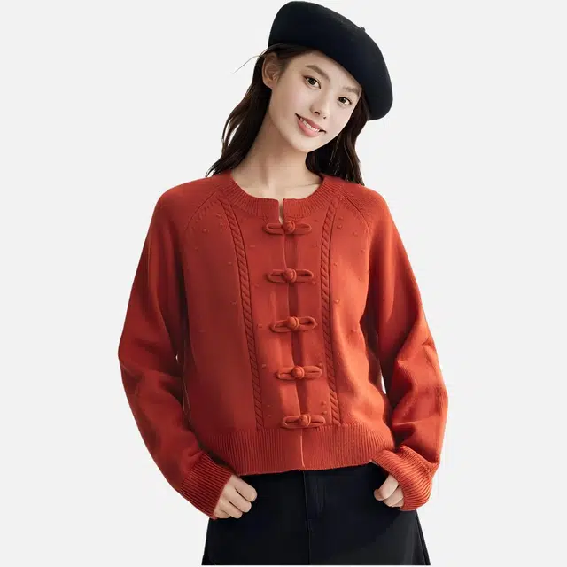 茵曼 纯色圆领盘口长袖毛衣 女款 胭脂红