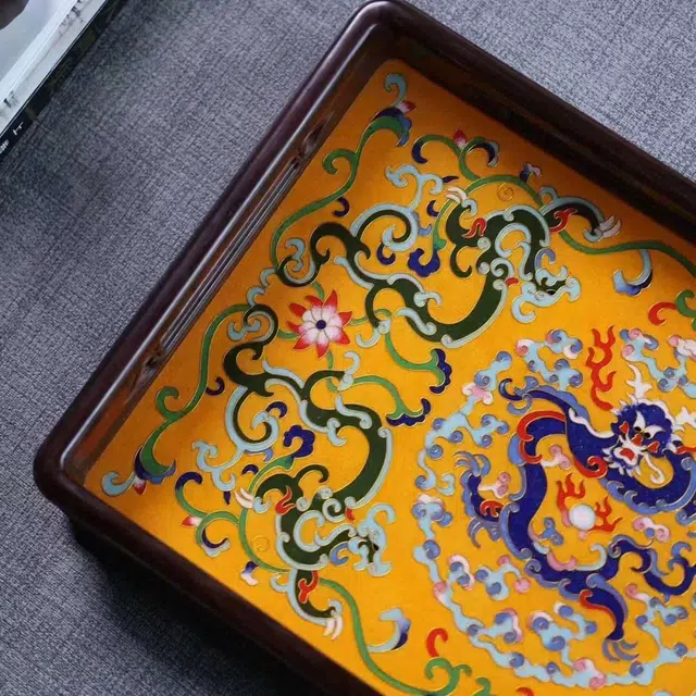 爵倾 景泰蓝九五至尊面镶景泰蓝九五至尊是高贵尊荣的象征又是幸运与成功 大红酸枝 其他木作 男女同款情侣款