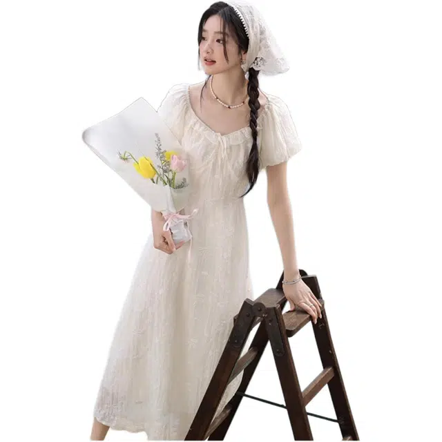 鹿向南 蕾丝刺绣泡泡袖方口领收腰短袖连衣裙 女款