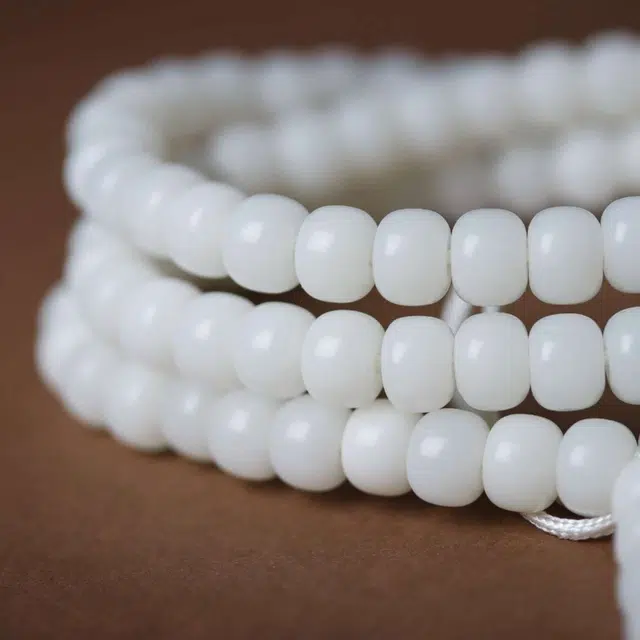 爵倾 根桶珠素款一花一世界一叶一菩提色泽温润如玉 白玉菩提 菩提类珠串 男女同款情侣款