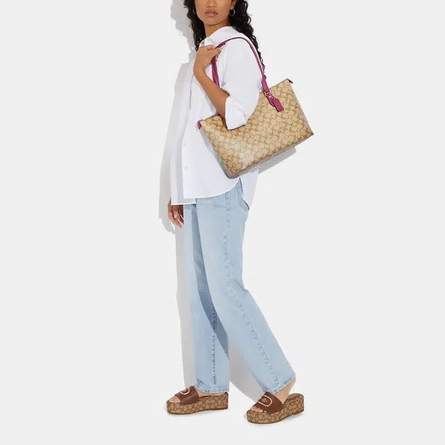 COACH Gallery 37 Tote