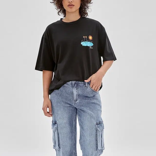 GUESS T