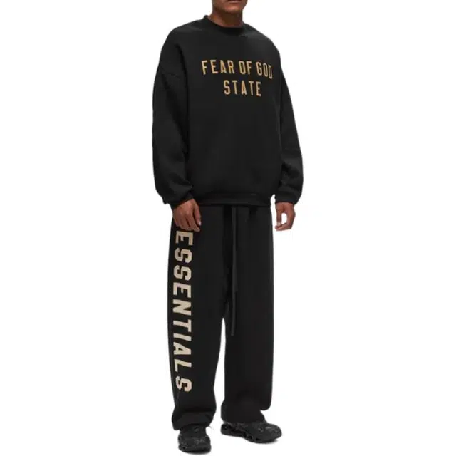 Fear of God Essentials Fall24 BACK TO SCHOOL Fleece Relaxed Sweatpant Logo BLACK