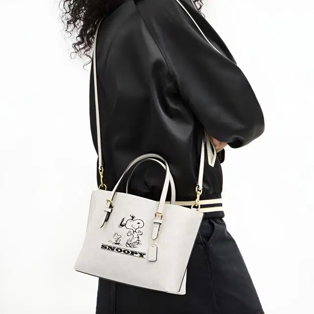 COACH x PEANUTS Mollie 25 SNOOPY Tote