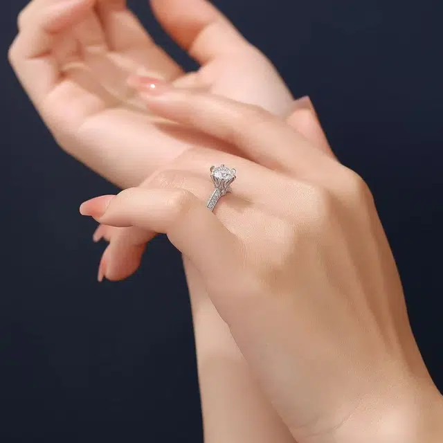 925