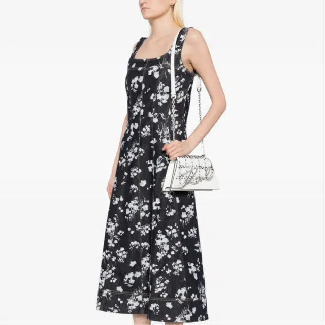 KARL LAGERFELD Signature
