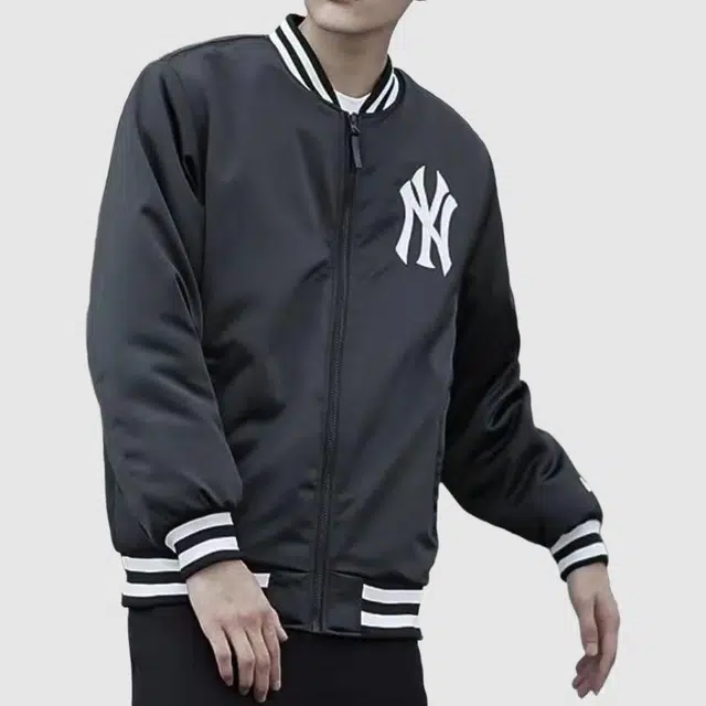 New Era x MLB Yankees Logo Jacket