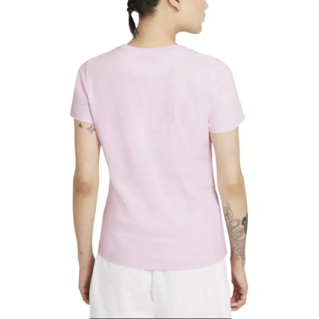 Nike Sportswear Essential Logo T