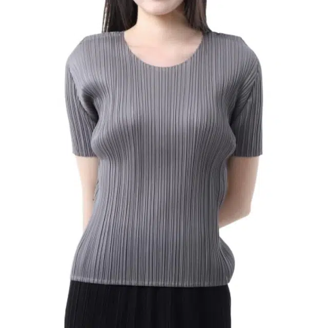 PLEATS PLEASE ISSEY MIYAKE T