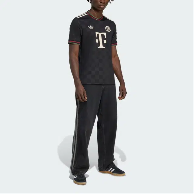 adidas originals SS25 FC Bayern 2526 Third logo