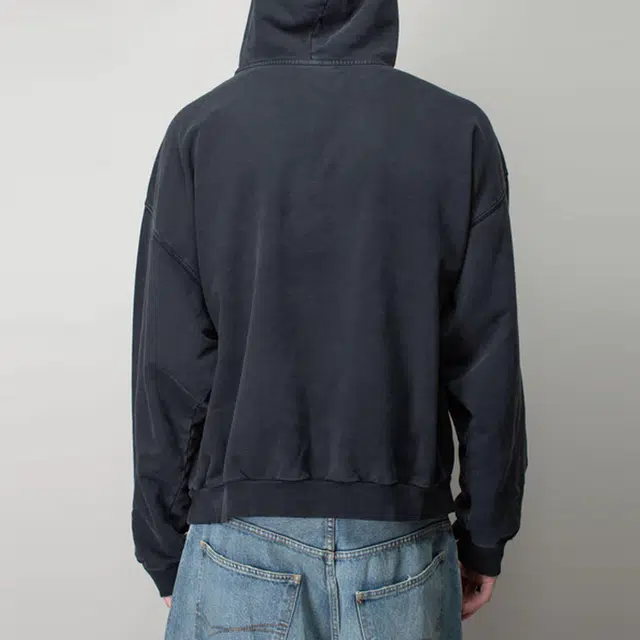 Balenciaga FW22 Be different 2B