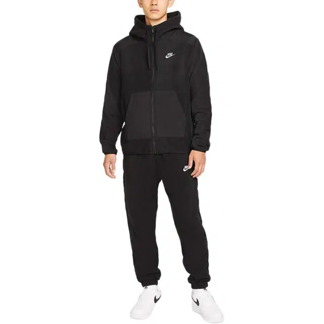 Nike Sportswear Style Essentials+ Logo