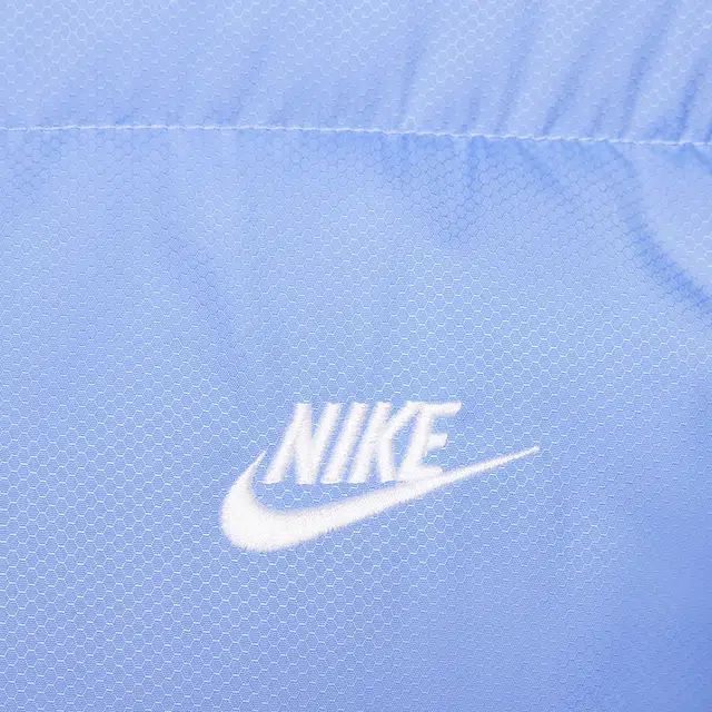 Nike Sportswear Club Logo