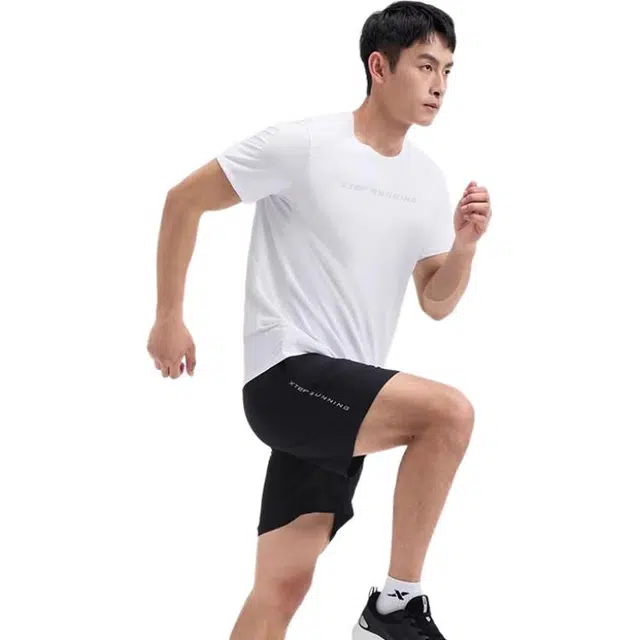 特步 纯色中腰吸湿速干紧身直筒运动短裤 男款 正黑色