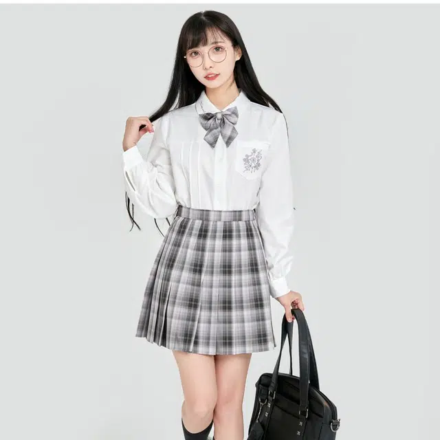 御茶家 韩系简约大版尖领纯色宽松长袖衬衫 女款