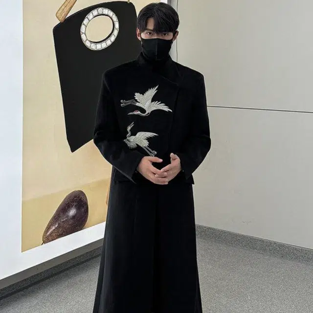 大白鲨 刺绣毛呢中长款纯色西装领大衣 男女同款