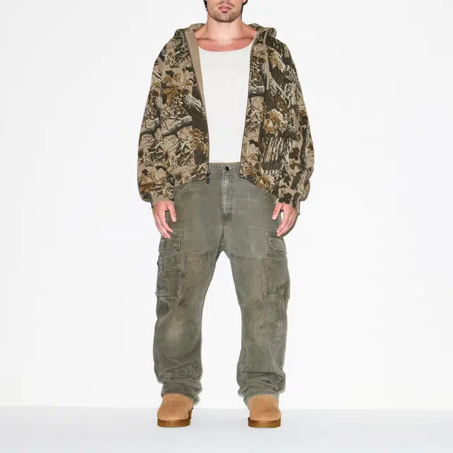 SKIMS FW25 HEAVYWEIGHT FLEECE MENS REALTREE RELAXED ZIP UP HOODIE