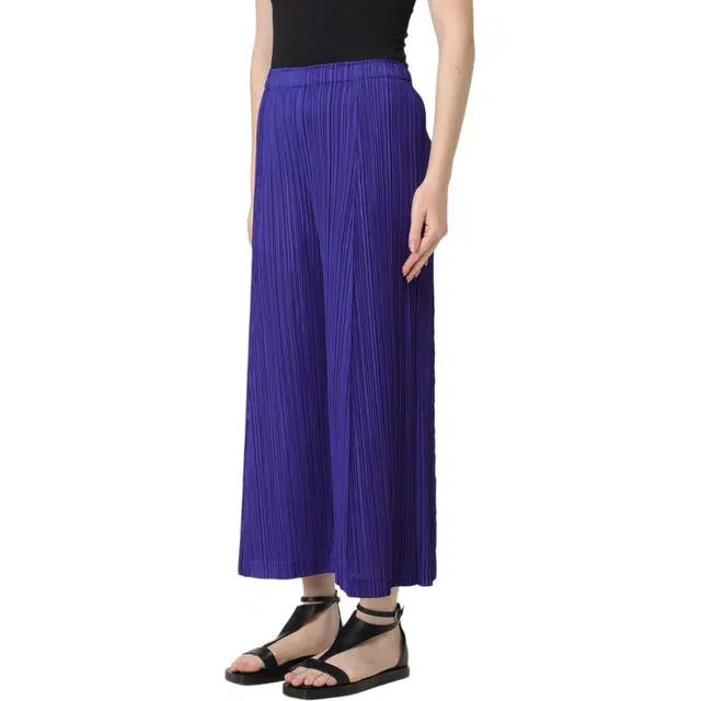 PLEATS PLEASE ISSEY MIYAKE