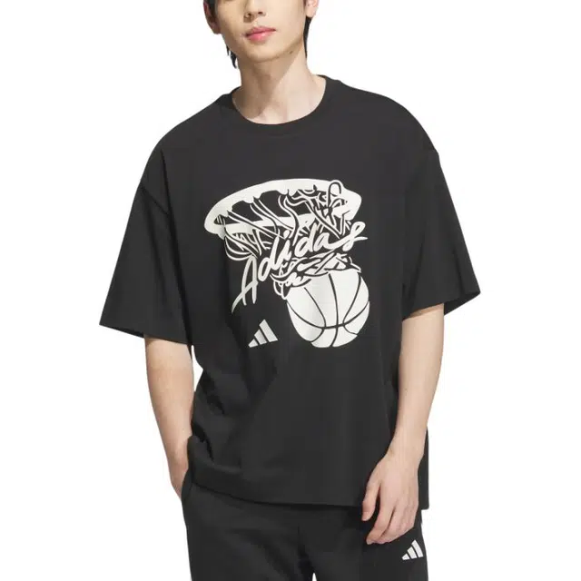 adidas BASKETBALL SS25 HOT SHOT T-SHIRT T