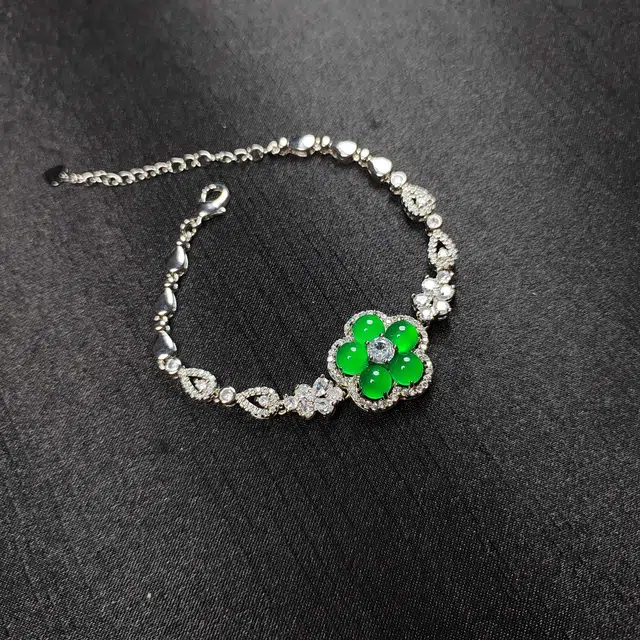 识恩 冰绿四叶草清新优雅薄荷绿 小幸运精致简约时尚气质森系甜美通勤百搭显白高级感 玉髓 手链 男女同款情侣款