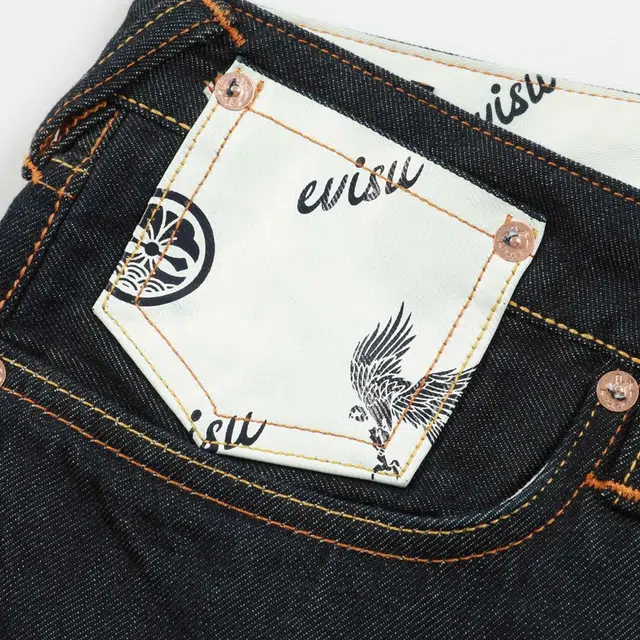 EVISU M