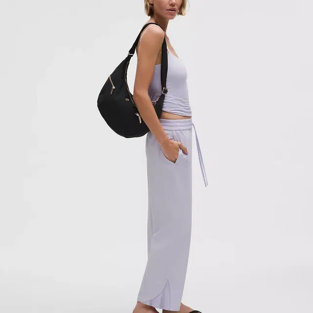 lululemon Slouchy Sling 6L