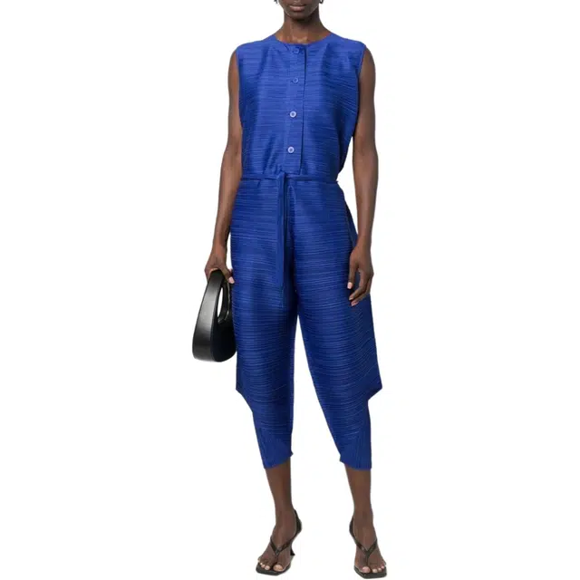 PLEATS PLEASE ISSEY MIYAKE