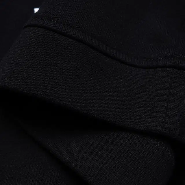 ARMANI EXCHANGE FW22 ICON logo
