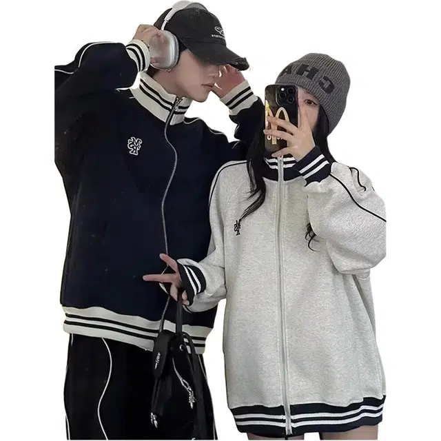 悍戈 美式日系立领刺绣松弛感学院风条纹休闲宽松插肩开衫外套夹克 男女同款