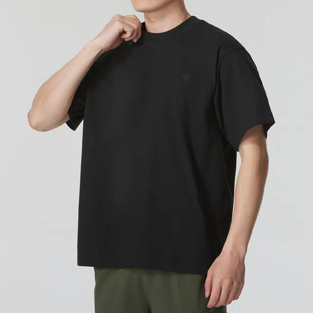 adidas T