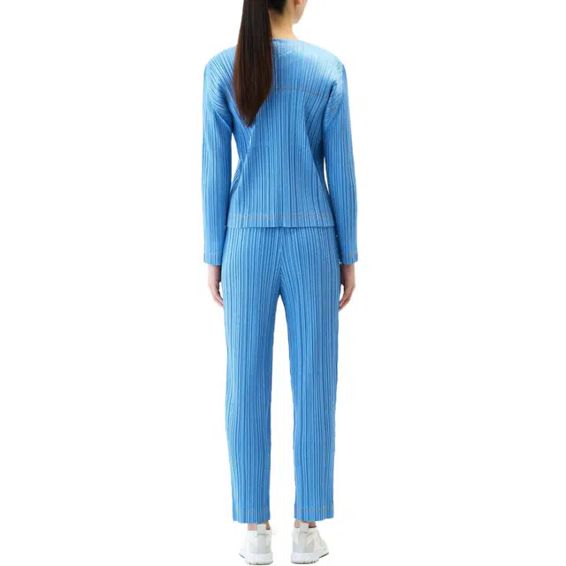 PLEATS PLEASE ISSEY MIYAKE