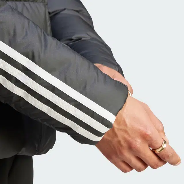 adidas Essentials Midweight Down Hooded Jacket 600