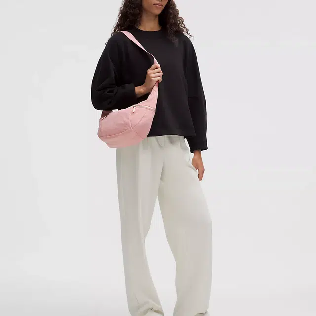 lululemon Slouchy Sling 6L