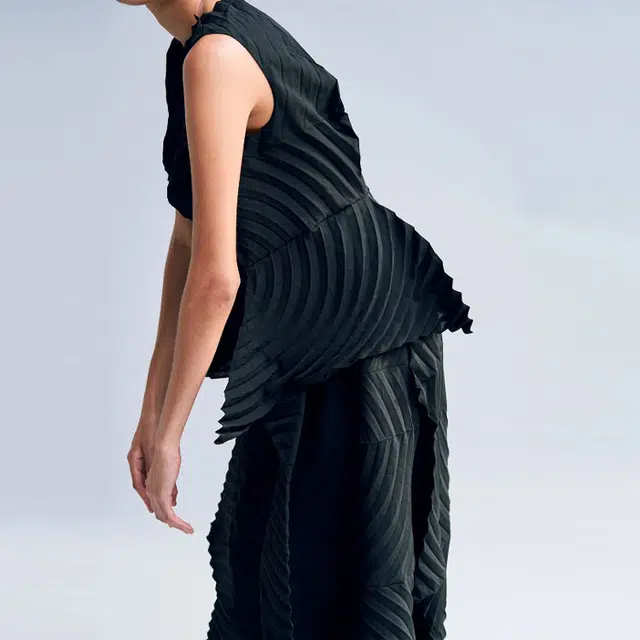 ISSEY MIYAKE SS23 T