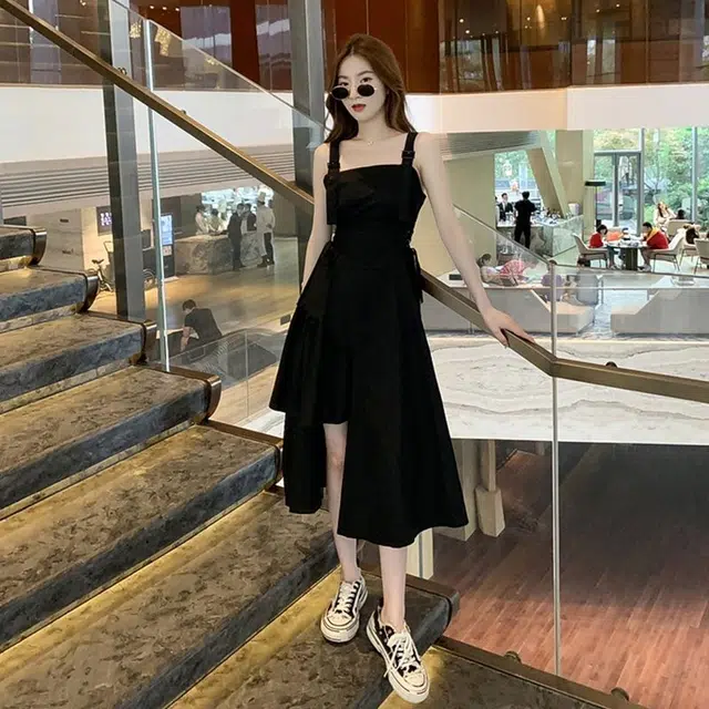水中花 赫本风设计感气质不规则吊带连衣裙 女款 图片色