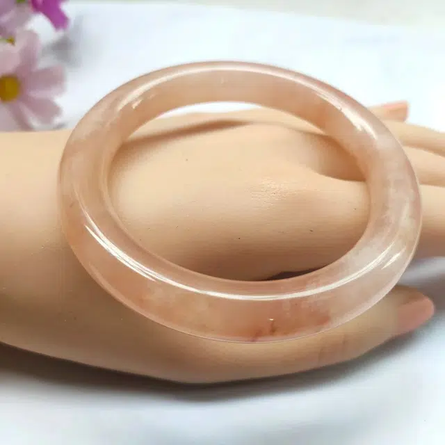 翠匠人 【臻萃.好物】胖圆条 小众轻奢四季浪漫 桃花酿圆条 色泽温润 质地细腻 招桃花 金丝玉 手镯 女款