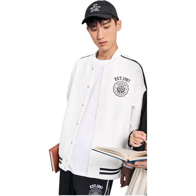 特步 条纹字母单排扣舒适透气百搭长袖棒球服 男女同款 本白