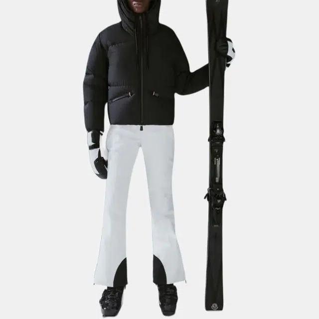Moncler FW21 logo