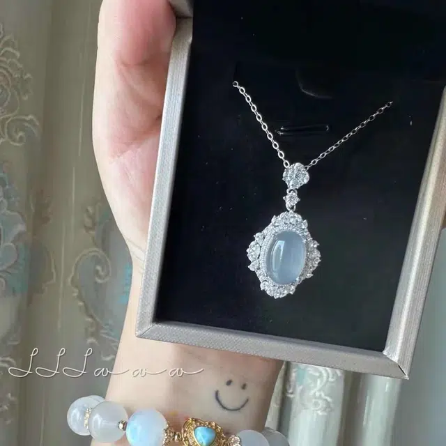 识恩 珠宝 法式 气质简约 高级感 精致 爱丽丝梦境 小众设计告白新中式国风大方优雅大气 冰透 玉髓 项链 女款