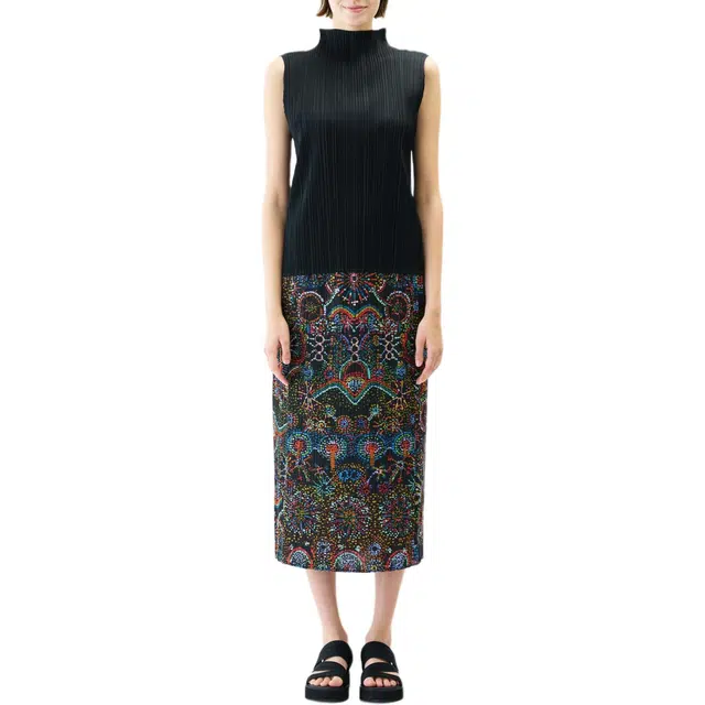 PLEATS PLEASE ISSEY MIYAKE