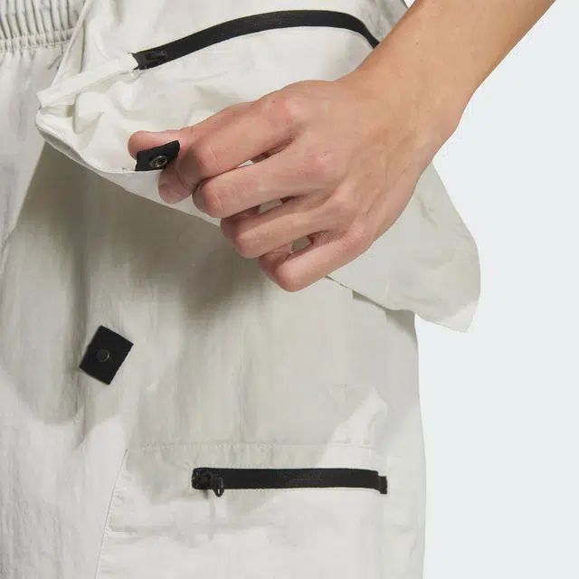 adidas FUTURE STYLE WOVEN SHORTS logo