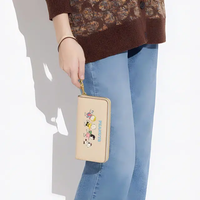 COACH x Peanuts Zip Around 19 Ivory