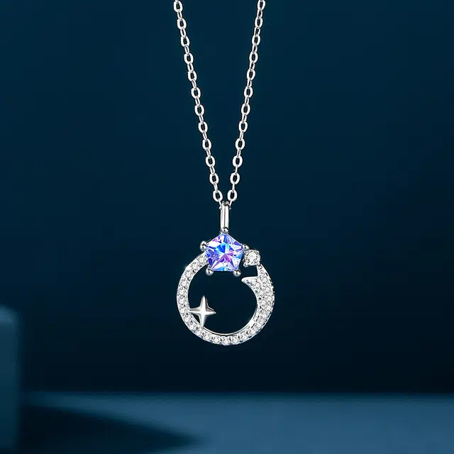 925